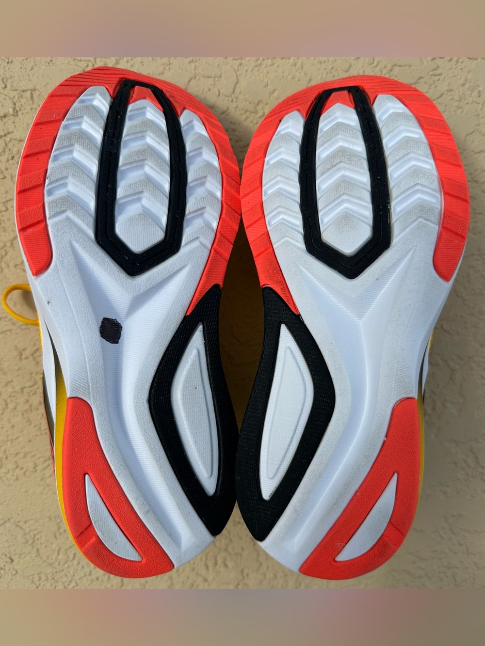 Saucony Endorphin Shift 2 in ViZiGold Yellow Running Shoes Women Size 7.5 in VGC - Picture 14 of 15